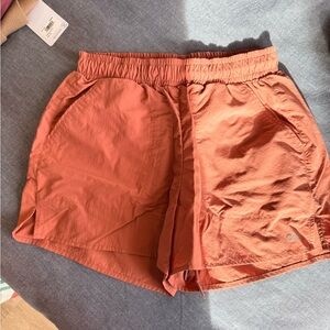 ALO Yoga Women's Rust Athletic Shorts